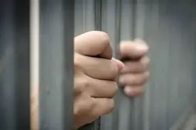 如果打架被警察抓了，会被关在哪？图片