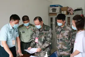 河南省军区动员局大校局长姜巍到郑州市检查调研女兵征集工作图片