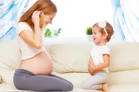 为什么孕妇不可以抱别人家小孩？真的是迷信吗？图片