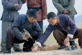 小伙发明新型地雷，取名为蝎子雷，确定不是偷学电影地雷战的？视频封面