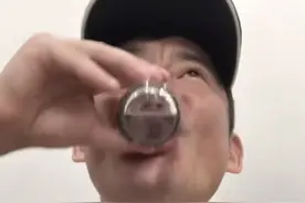 景岗山“酗酒”再引争议，一口二两被嘲酒蒙子，曾因酒多次出糗图片