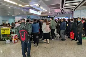 直击重庆第一个限行+限号工作日交通路况！网友：被堵到怀疑人生图片