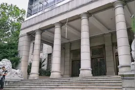 曾经威严气派的闽浙总督衙门，如今成了福州的一个停车场图片