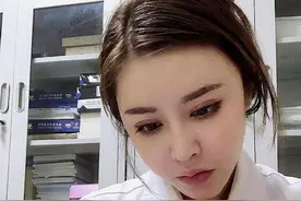 你以为她只是白衣天使那么简单吗？换身衣服后变身真人版“春丽”图片