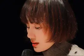 四五十岁长脸女人，抛弃“大妈卷”吧！留这几种发型，真显气质图片