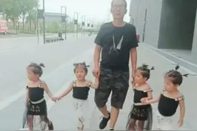 4胞胎来爷爷家蹭饭，爷爷大喊快关门，孩子的话引起全家捧腹大笑图片