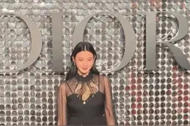 DIOR大秀亮点多，王子文男友穿得最帅，奚梦瑶脸圆腰粗藏不住了图片
