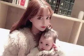 韩安冉直播透露女儿心脏不好，将与前夫小猪先生一起带女儿去看病图片