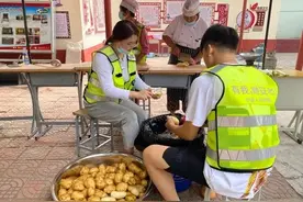 铁骨铮铮战灾情 冲锋在前显担当——中国人寿财险新乡中支抗洪救灾纪实图片