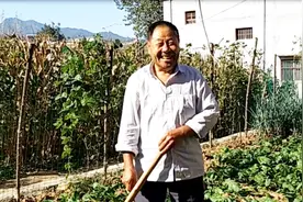 山村66岁大叔当兵回来当生产队长领着村民致富，看看他是咋领的！视频封面