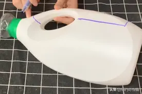 洗衣液桶上的提手是个“宝”，割下来简单改造下，放家里超实用图片