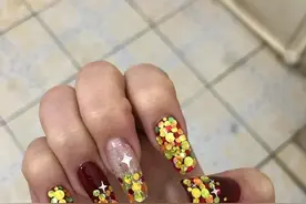 女生美甲需谨慎！美甲卖家秀VS买家秀的对比惨不忍睹图片