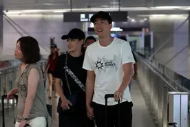 37岁刘翔携妻出游，二婚妻子是初恋女友，结婚四年不想要娃？图片