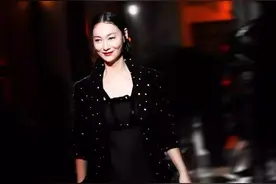 58岁影后自曝未婚原因：“我还在等他回来娶我……”图片