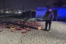 【一线传真】合阳一男子喜提新车放鞭炮被处罚（图）图片