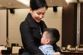 刘嘉玲认胡军儿子为干儿子，送200平大别墅！娱乐圈的亲情也纯粹图片