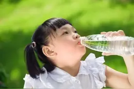 3种“白开水”或会伤孩子脾胃，聪明妈妈从来不给喝，下次注意图片
