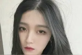上翘眼、高鼻梁、暗黑唇，原来禁欲系美女都长这个样？图片