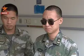 【暖新闻】杜富国抱着妈妈哭了图片