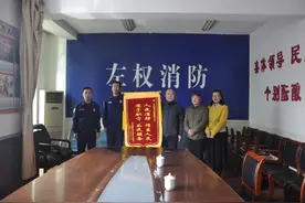 太有意义了！洪水中获救中学生的父亲被聘用消防宣传大使图片
