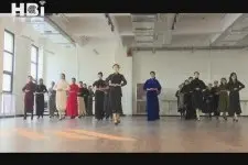 「视频」 鹤壁旗袍总会：鹤派旗袍风 秀出文化美图片