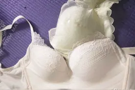 在夏季，该如何选内衣，隐形文胸可以穿吗？图片