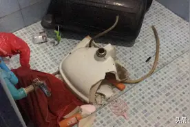 泰女浴室洗澡遇猥琐男闯入家中险被强奸图片