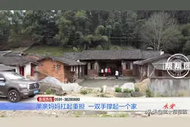 丈夫离世十年，单亲妈妈打临工含辛茹苦将两个女儿抚养成人图片