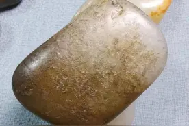 和田玉籽料油库料，大家是否熟悉图片