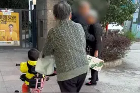 五味杂陈！河南一对老夫妻含泪相拥告别：怕这次分开再也见不到了图片