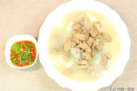 在家做羊肉滋补汤非常简单，再配上这秘制蘸料，比饭店还鲜还好喝图片