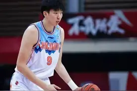 CBA四消息:新疆老总谈周琦，上海新主场曝光，刘传兴接触澳洲球队图片