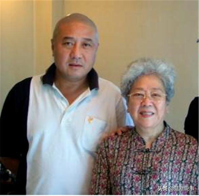 五十年代美丽女演员安琪，他孩子本来是叶大鹰