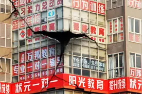 教培“余震”：数十万机构转型，百万从业者迷茫，各地家长退费难图片