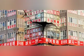 教培“余震”：数十万机构转型，百万从业者迷茫，各地家长退费难图片