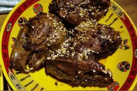 动物那么可爱，怎么可以吃它们的脑袋？麻烦辣椒多一点图片