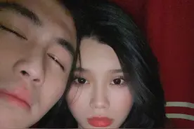 何猷君工作到凌晨四点多，奚梦瑶催他赶快休息图片