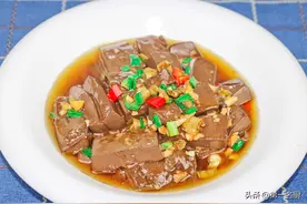 猪血这样做，好吃又解馋，2块钱炒一盘，我家每周必吃2次图片