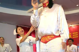 中国第一女巨人姚德芬：身高2.36米，比姚明高10厘米，如今怎样了图片