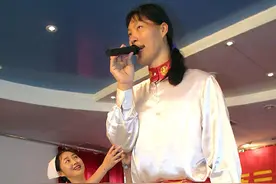 中国第一女巨人姚德芬：身高2.36米，比姚明高10厘米，如今怎样了图片