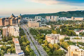 哈国的阿拉木图州是个宝地，南有天山，北有巴尔喀什湖，东邻新疆图片