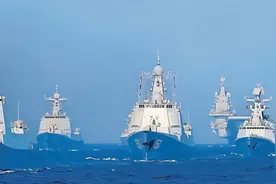 055三号舰服役后，从驱逐舰力量上来看，中美之间的差距还有多大图片