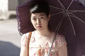 70岁老太竟返老还童，变身20岁美少女，被帅导演追求还成了歌星视频封面