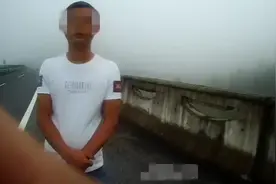 唱着唱着睡着了。。。图片