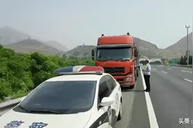 河北保定：大货车司机被马蜂蜇，浑身发麻恶心呕吐，秒变香肠嘴图片