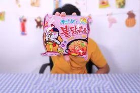 断货三个月的网红火鸡面，没想到是这种味道的！视频封面
