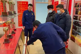 明水县党委政府主要领导慰问抗疫一线消防指战员图片