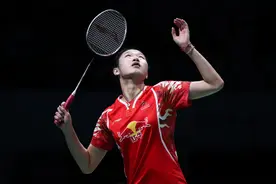 羽毛球技术解析！掌握这4个动作，打好正手高远球图片