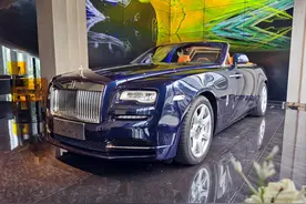 劳斯莱斯 曜影 午夜宝石蓝橘蓝图片