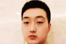 潍坊一中发喜报，山东高考第1名是他！每天练琴3小时顺便考上状元图片